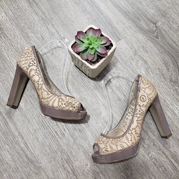 Valentino Laser Cut Leather Mesh Pumps 39.5 - Picture 2 of 11